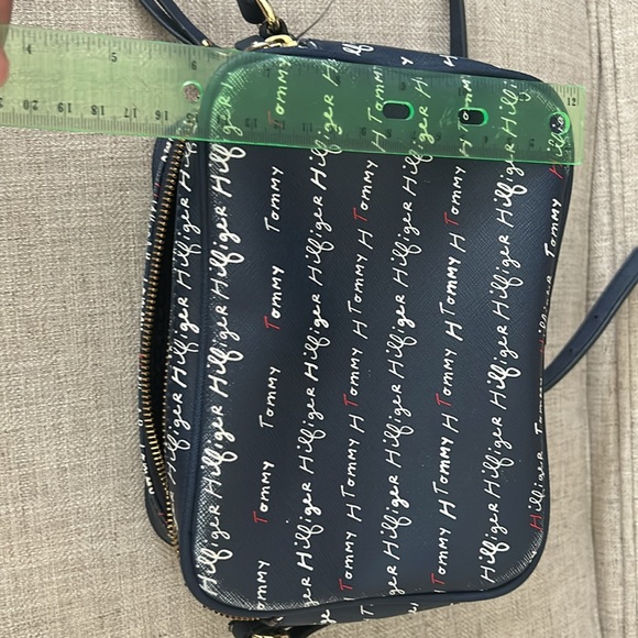 Tommy Hilfiger crossbody purse - Picture 12 of 12